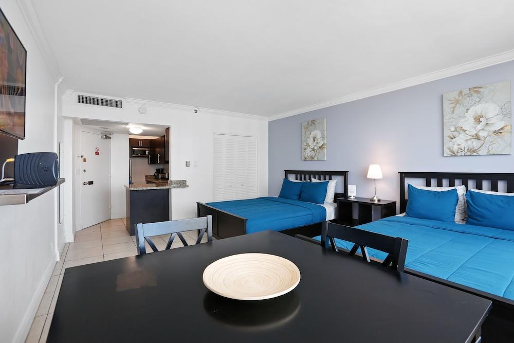 Castle Beach Suites by MiaRentals photo 40