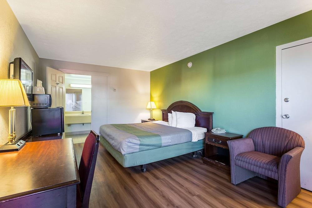 Americas Best Value Inn Edgewood photo 6