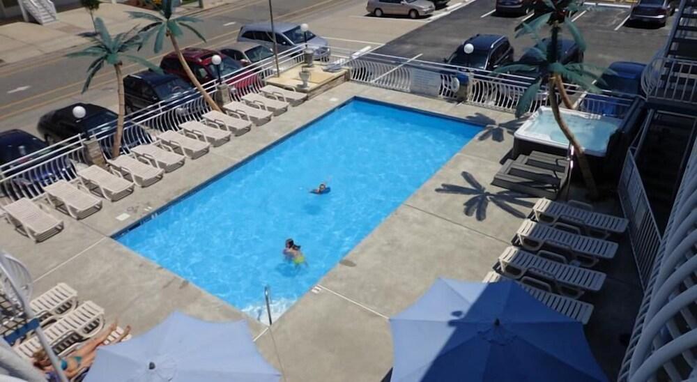 Quarterdeck Motel photo 11
