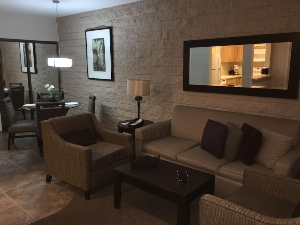 GetAways at Palm Springs Tennis Club photo 42