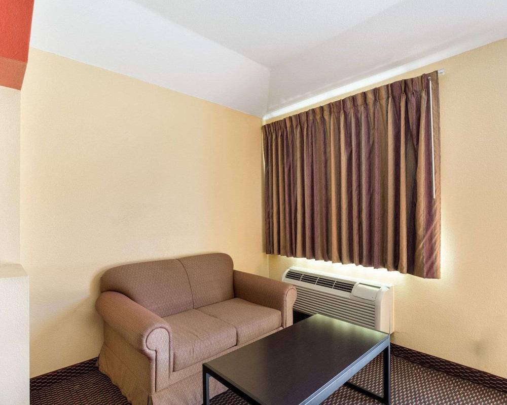 Rodeway Inn & Suites Humble IAH photo 19
