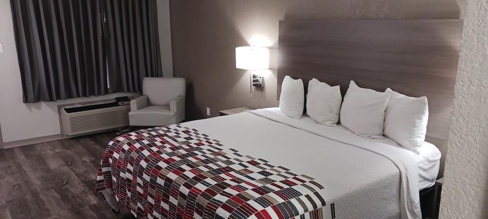 Red Roof Inn Canton, TX photo 8