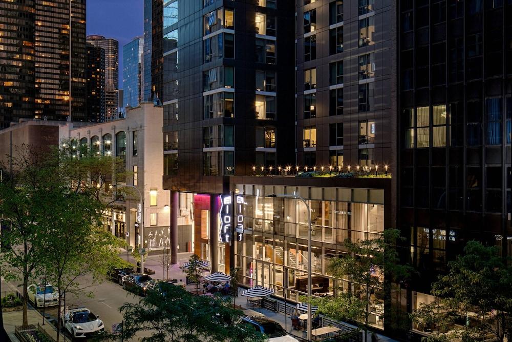 Aloft Chicago Mag Mile photo 40