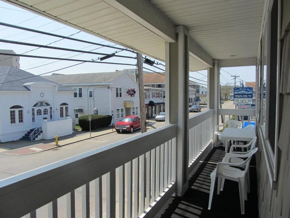 Green Dolphin Motel photo 77