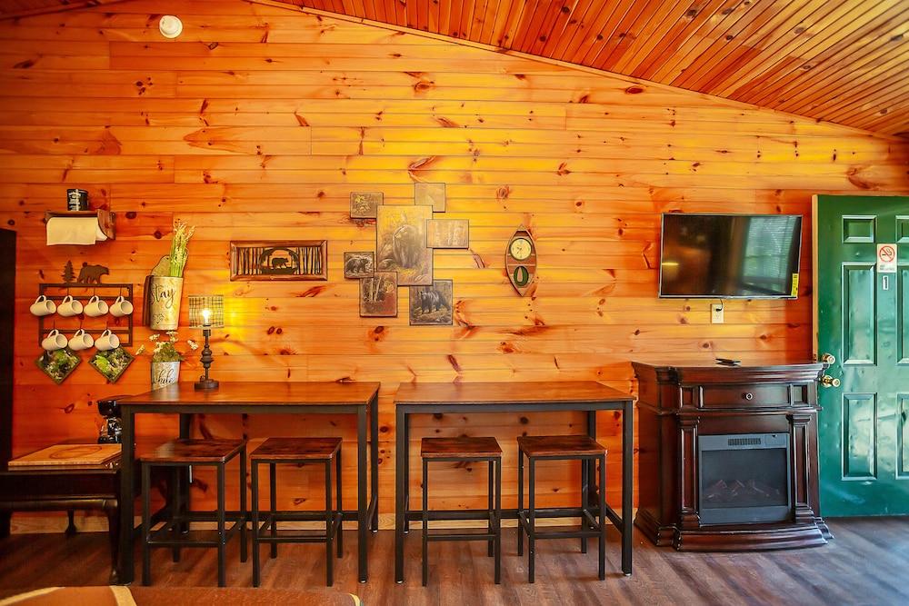 Bigfoot Lodge Room One photo 8