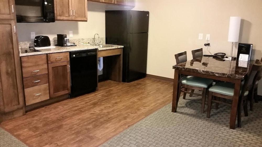 GrandStay Delano photo 5