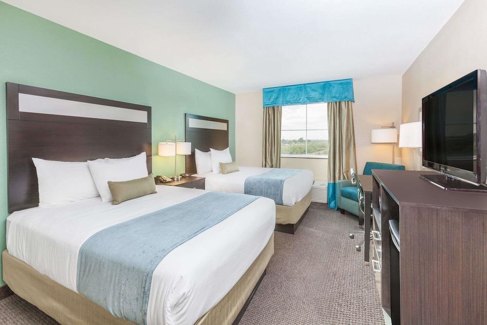Baymont by Wyndham Midland Center photo 16