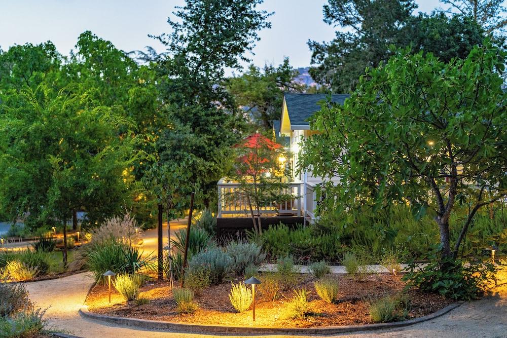 Aurora Park Cottages photo 16