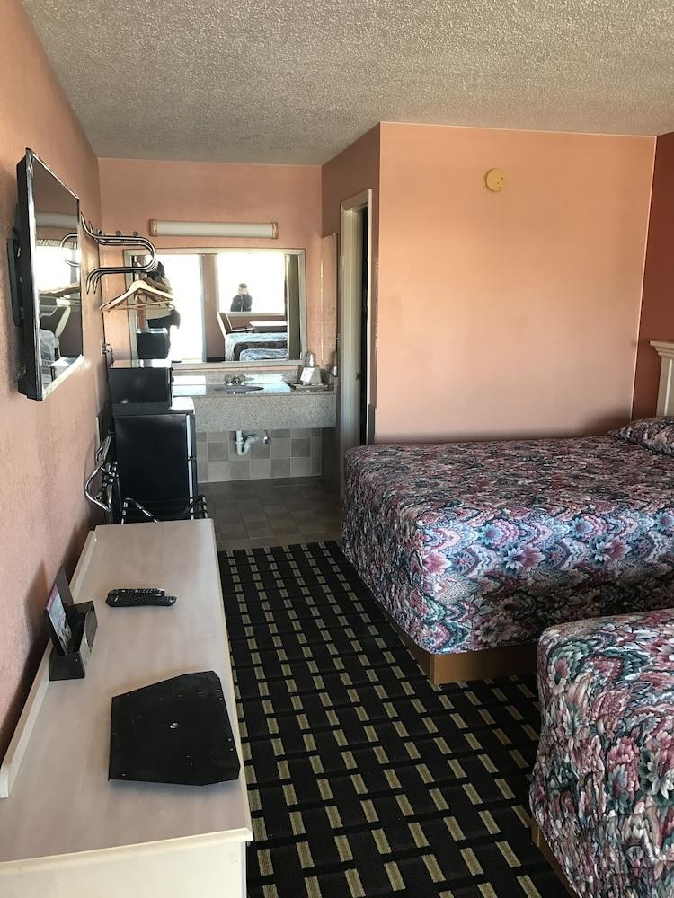Travelodge by Wyndham Thomasville AL photo 5