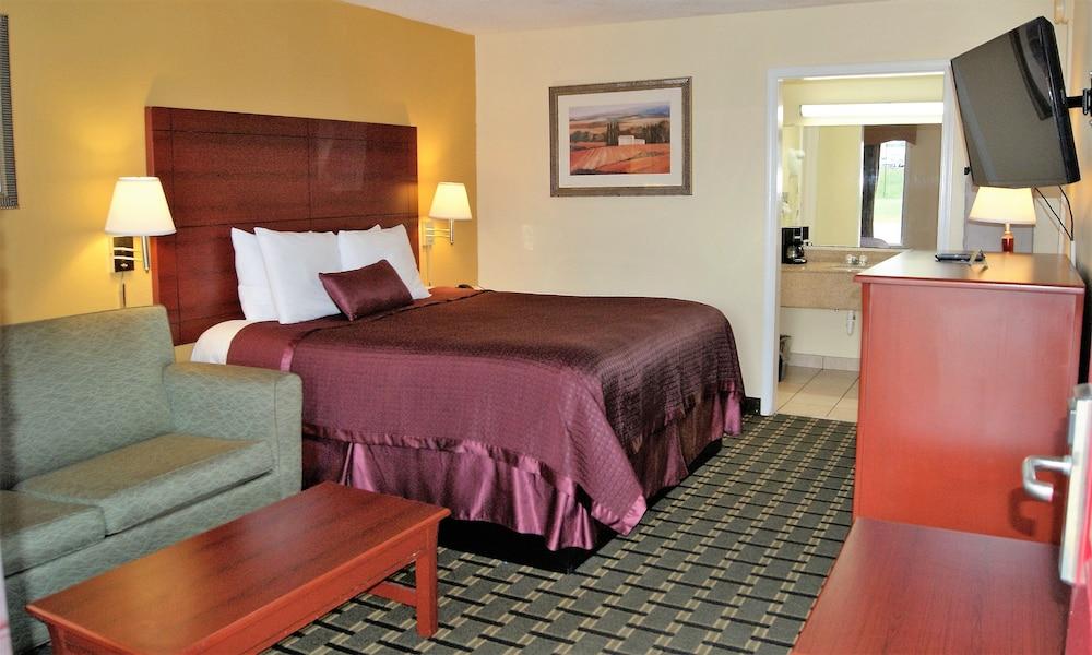 Red Carpet Inn photo 17
