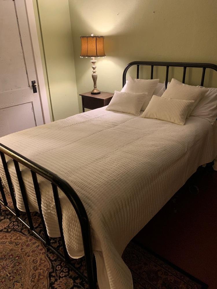 Historic Whiting Hotel Suites photo 2