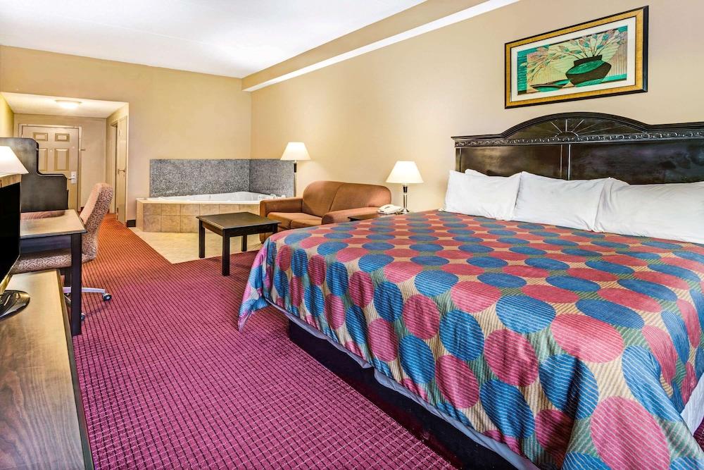 Days Inn & Suites by Wyndham Jeffersonville IN photo 8