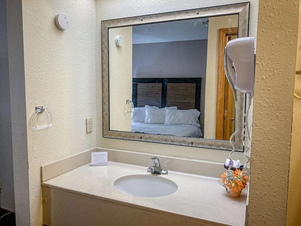 Motel 6 Elkhart, IN photo 20