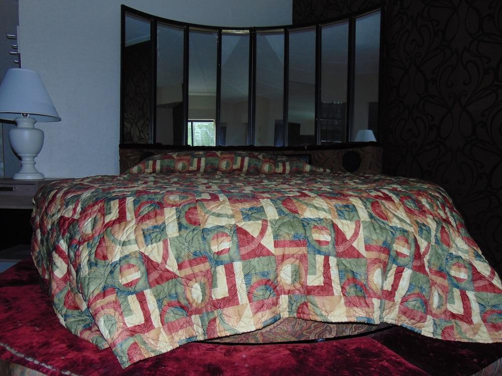 La Mirage Motor Inn photo 25