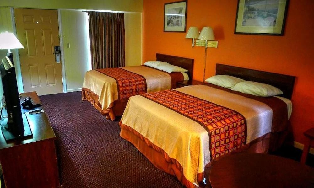 NASSAU HOLIDAY MOTEL photo 9