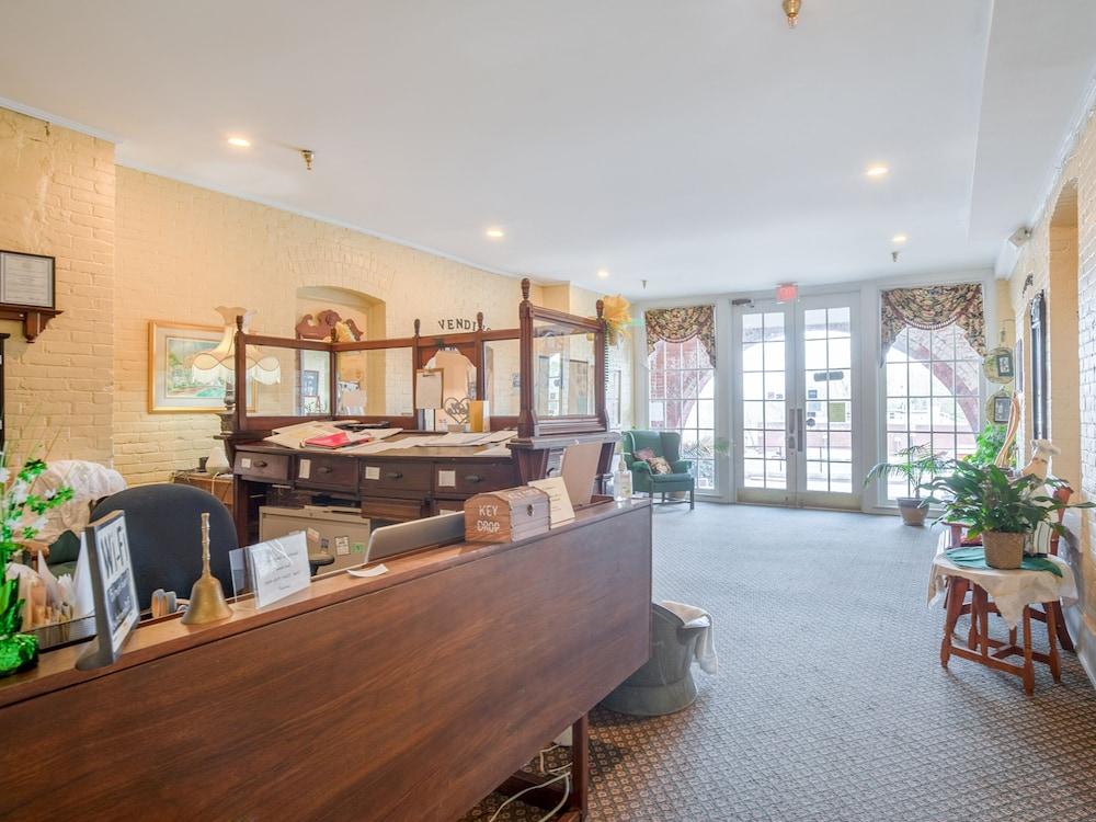 The Belmont Inn photo 41