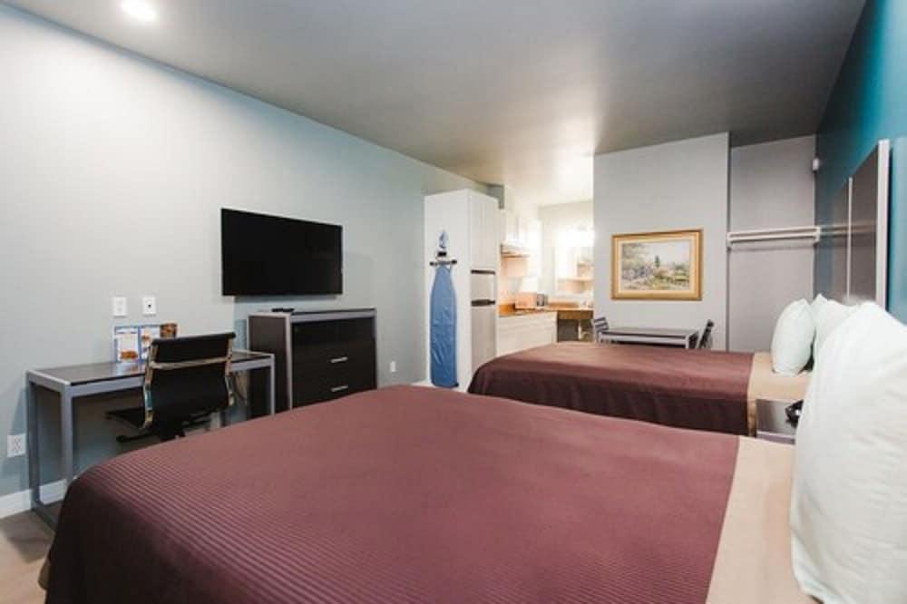 Econo Lodge Inn & Suites Channelview - Houston East photo 17