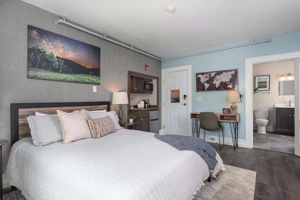 TuckAway Suites at East Branch photo 16