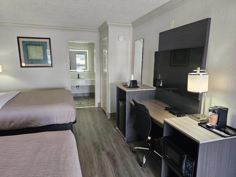 Quality Inn & Suites photo 19