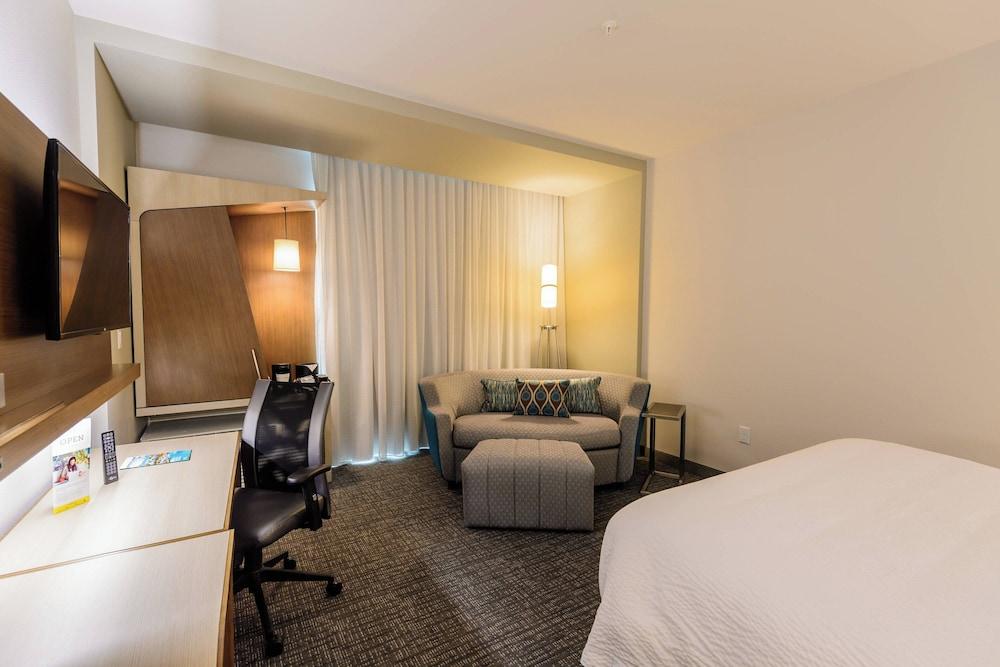 Courtyard by Marriott Lake Jackson photo 13