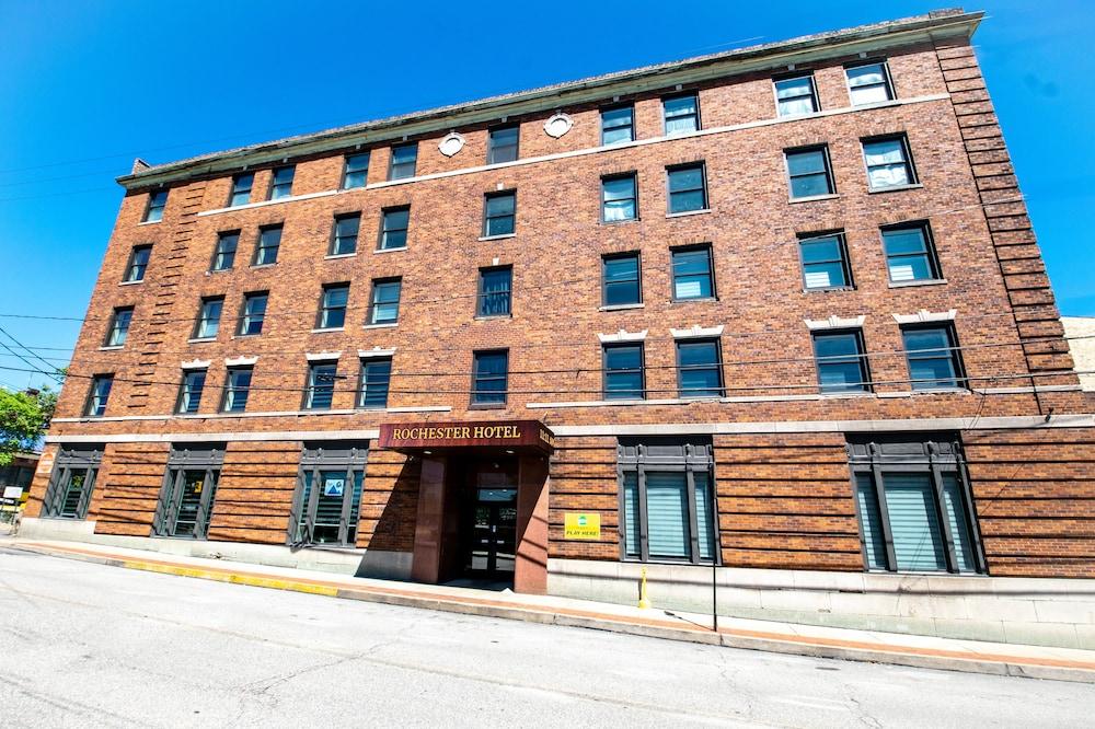 Rochester Hotel photo 1