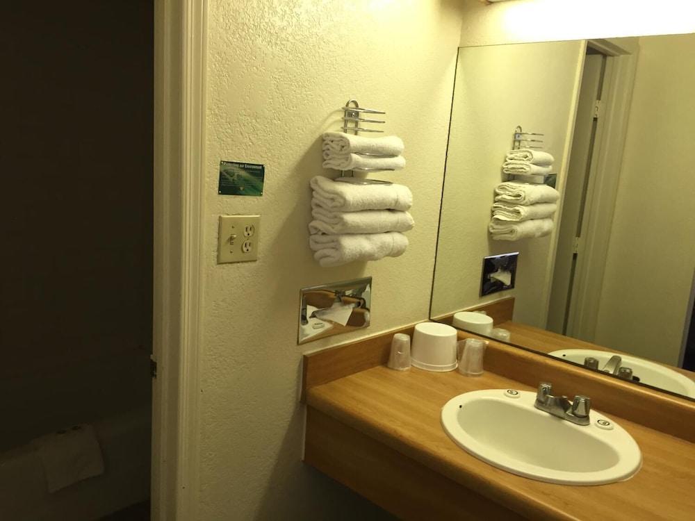 E-Z 8 Motel Phoenix Airporter photo 8