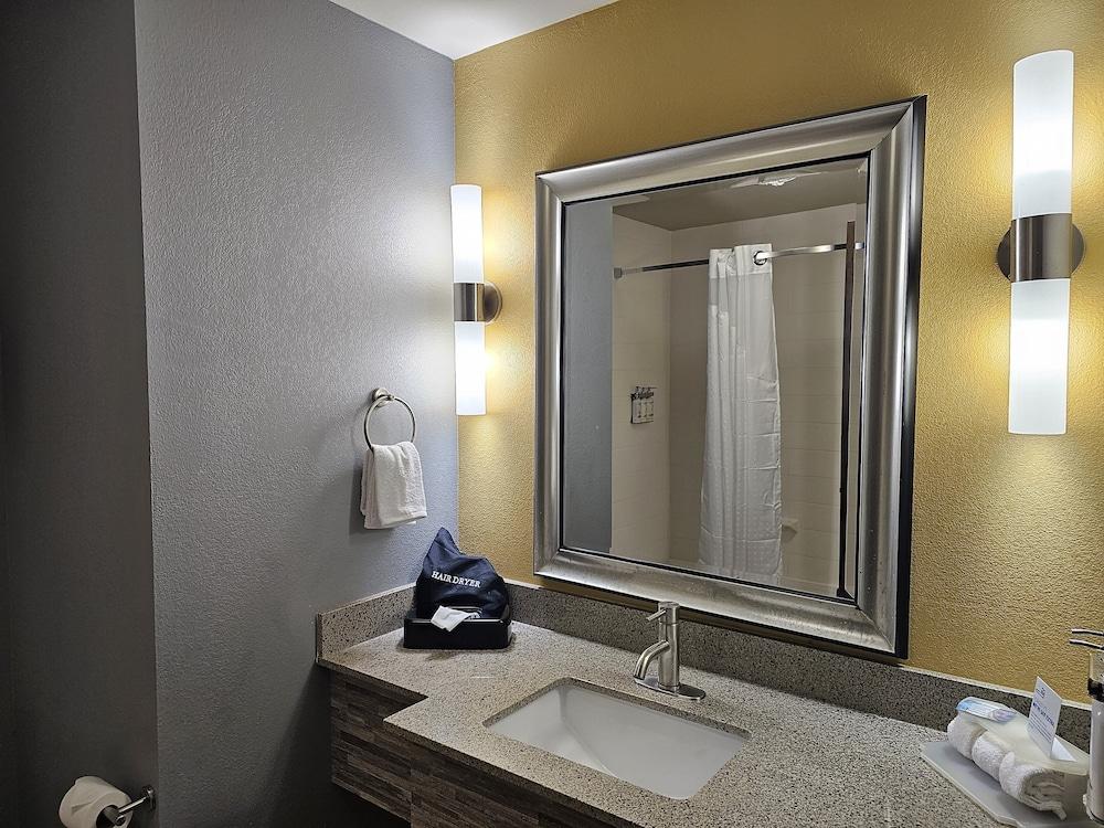 Holiday Inn Express & Suites Perry-National Fairground Area #34 by IHG photo 46