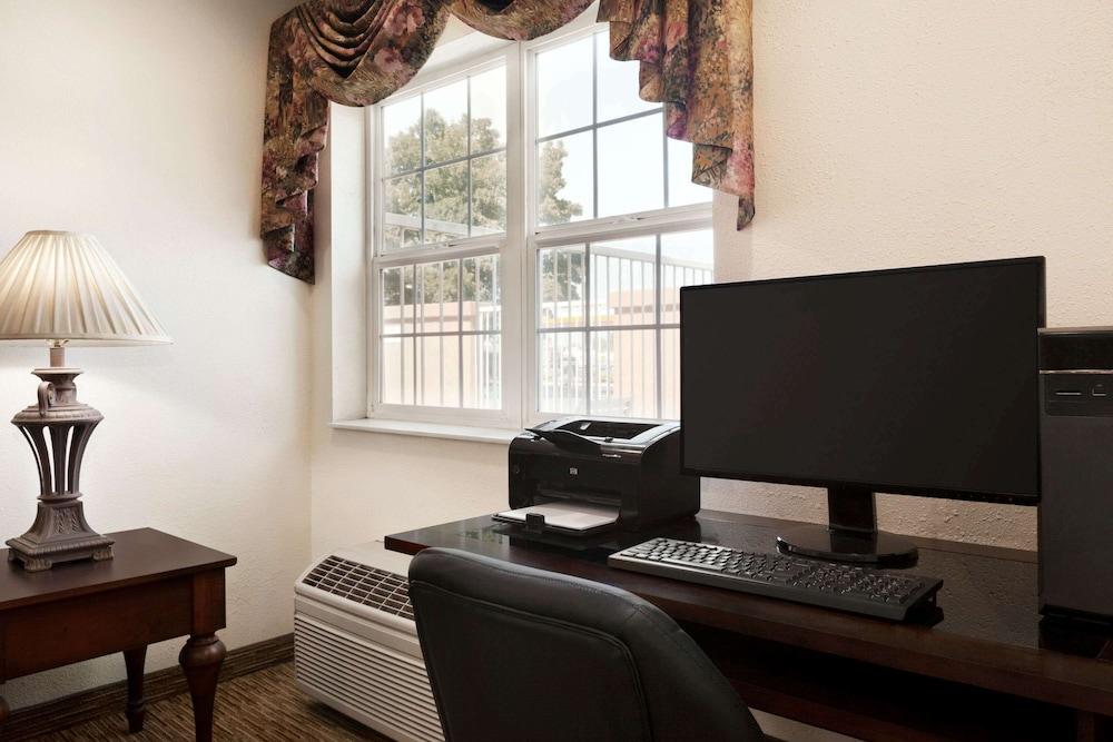 Microtel Inn & Suites by Wyndham Lodi/North Stockton photo 38