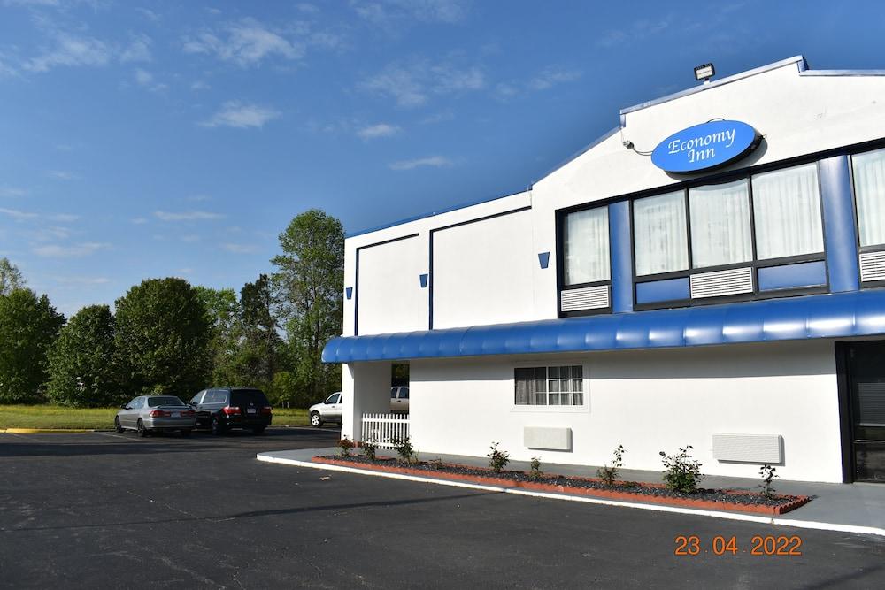 Economy Inn photo 7