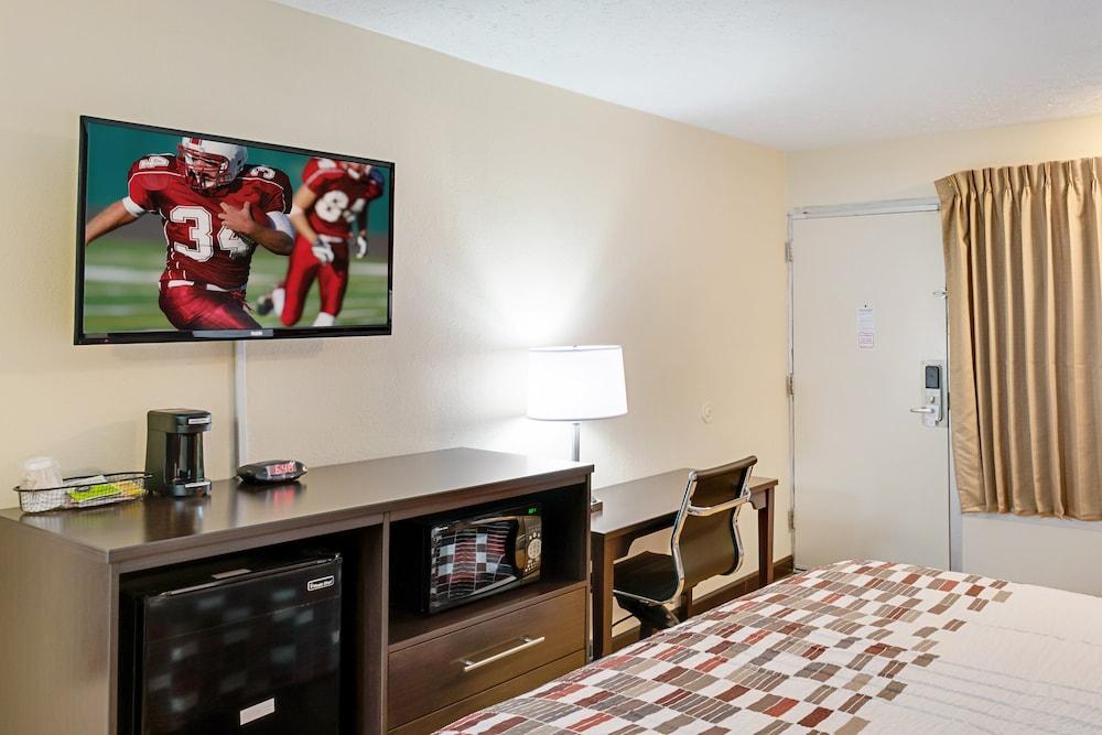 Red Roof Inn Indianapolis - Castleton photo 18