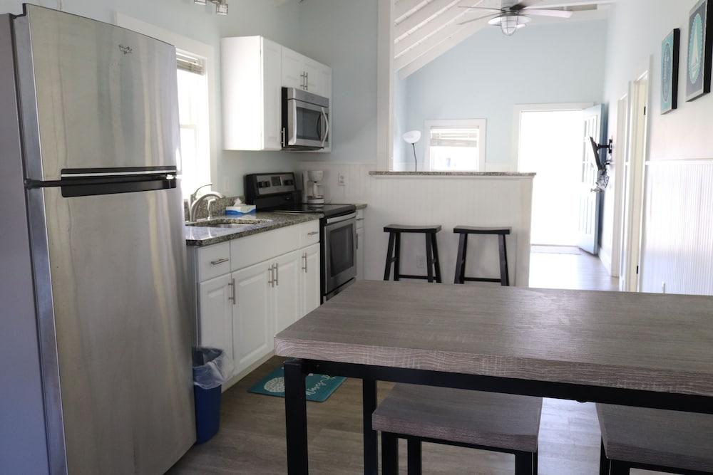 Mainsail Motel & Cottages photo 11
