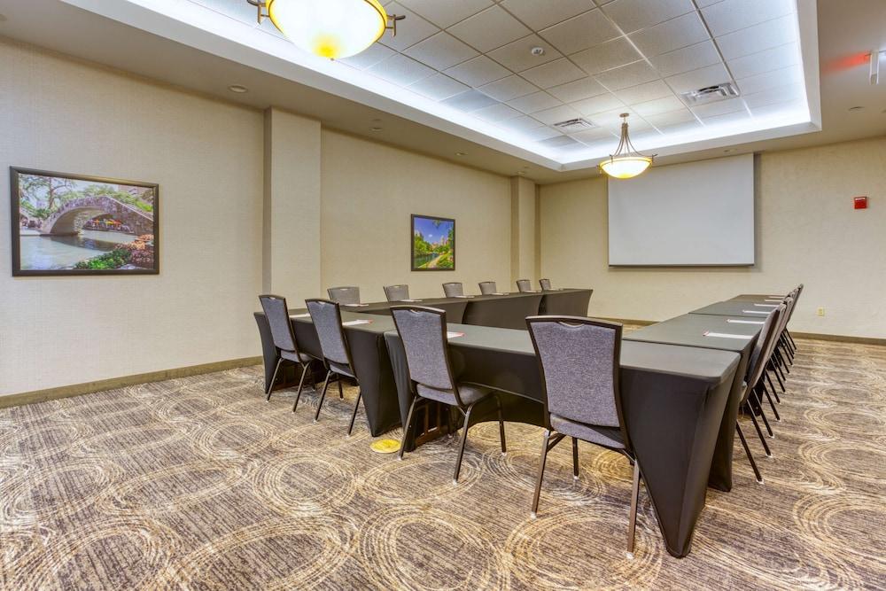 Drury Inn & Suites Near La Cantera Parkway photo 43