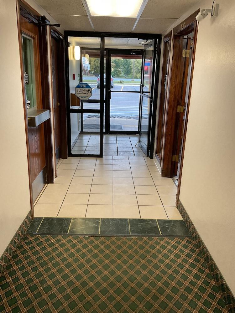 Budget Host Inn Buffalo photo 13