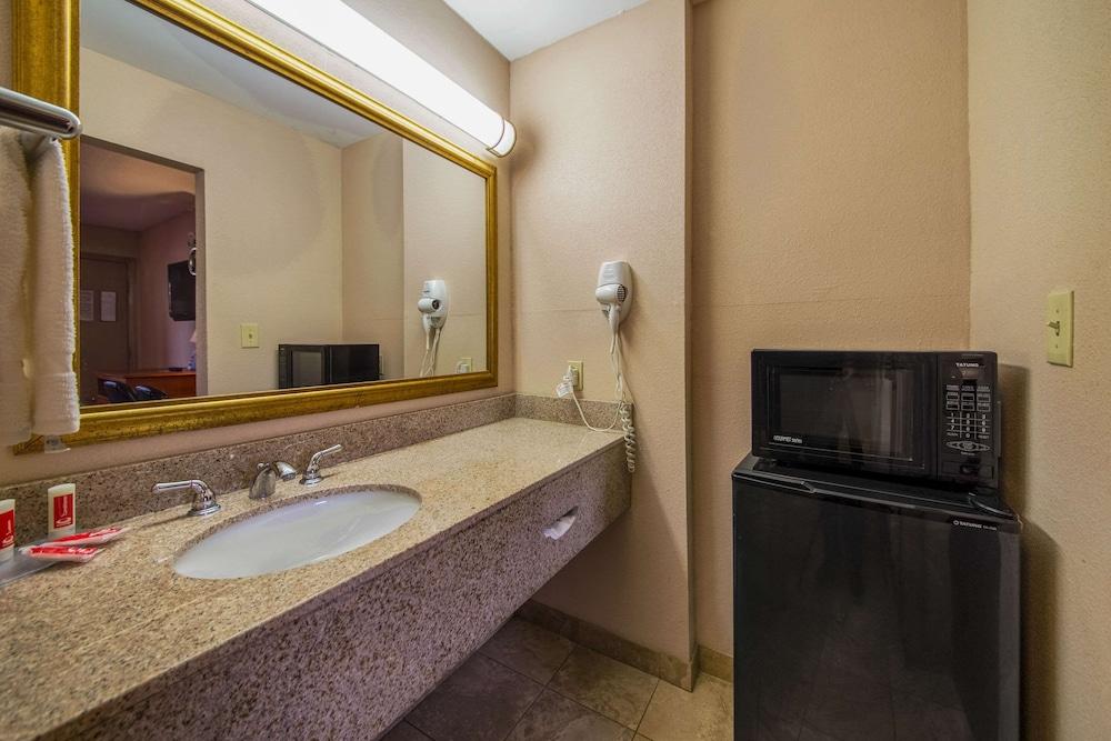 Econo Lodge Mount Laurel - Philadelphia East photo 8