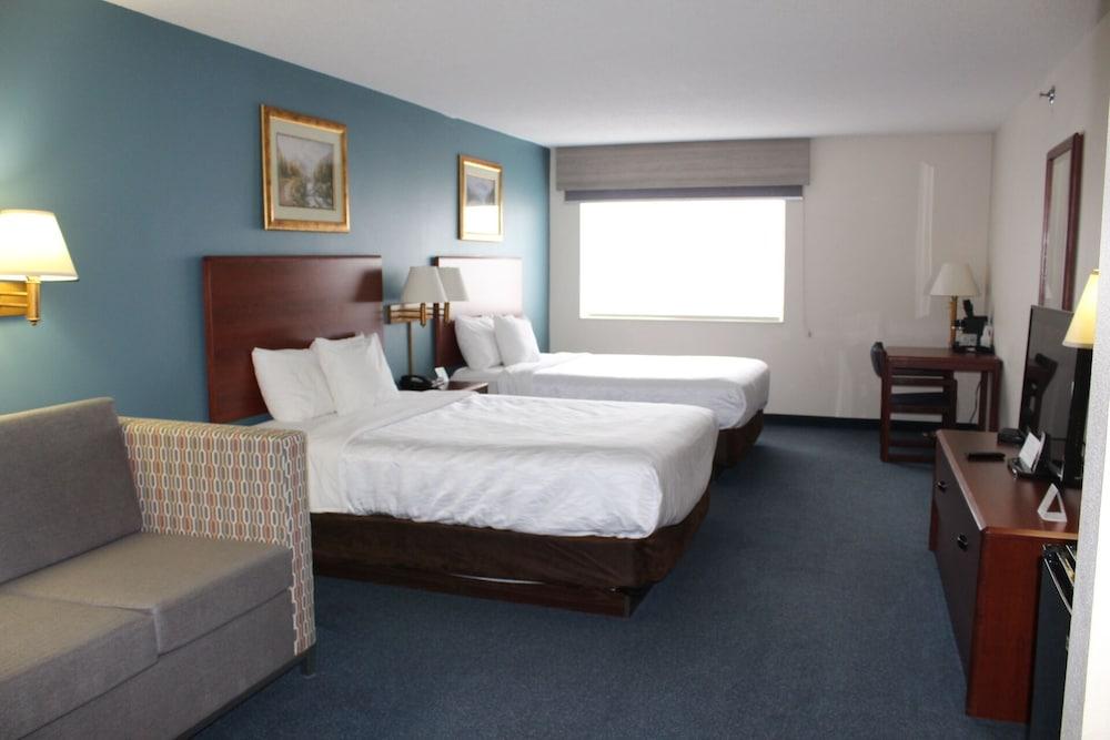 Reston Inn & Suites photo 38