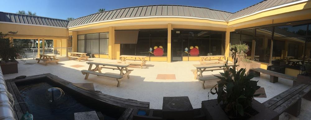 Econo Lodge Ormond Beach North - Daytona photo 34