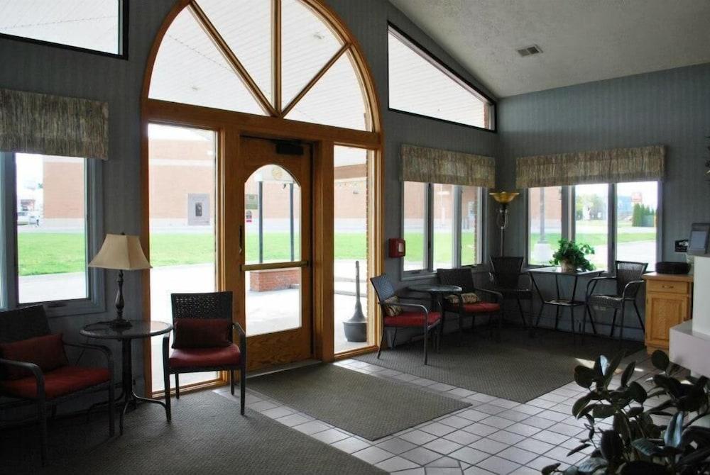 Fleetwood Inn & Suites photo 5