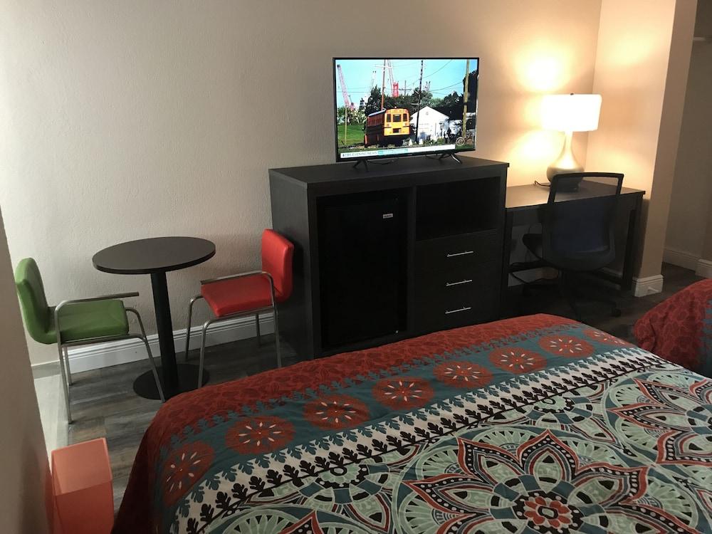Tropical Inn & Suites photo 62