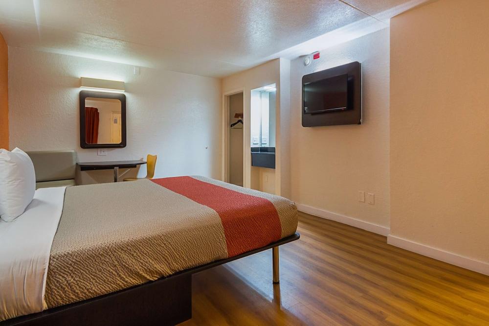 Motel 6 Garland, TX - Northeast Dallas photo 12
