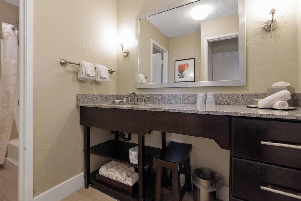 Plantation Hale Suites photo 13