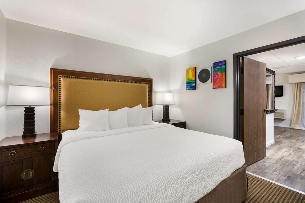 Revel Hotel Minot, SureStay Collection by Best Western photo 27