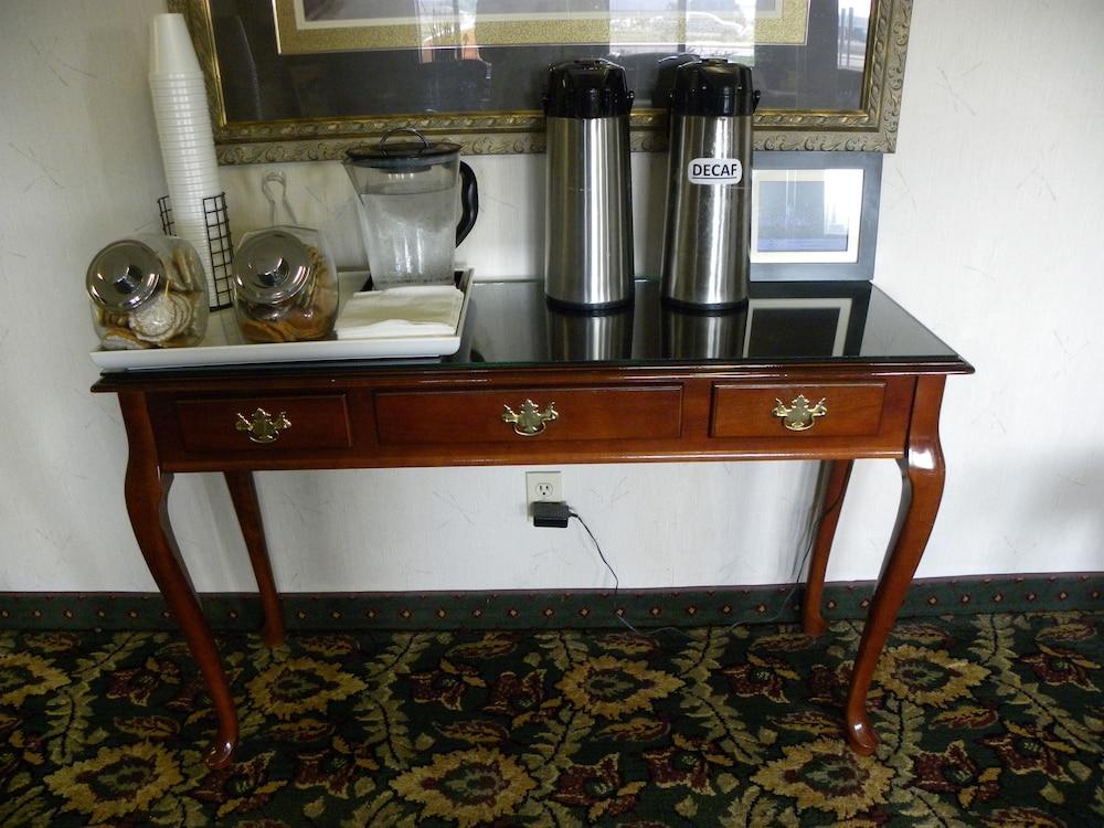 New Victorian Inn and Suites photo 35