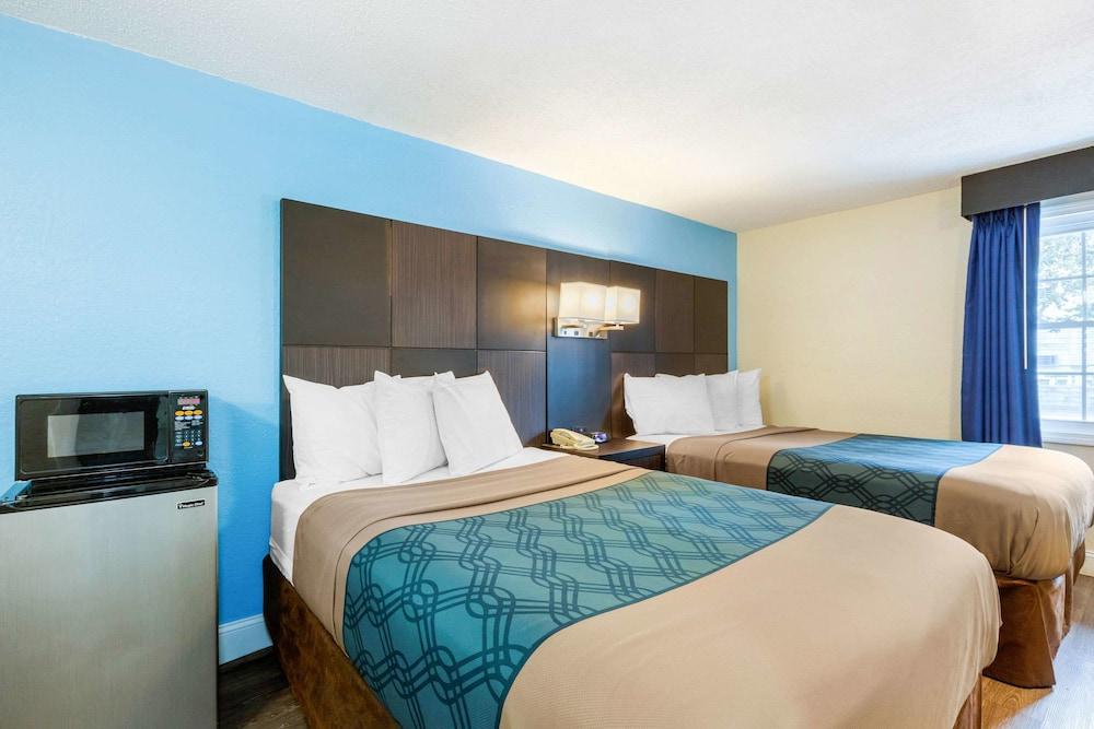 Econo Lodge West Yarmouth on Cape Cod photo 25