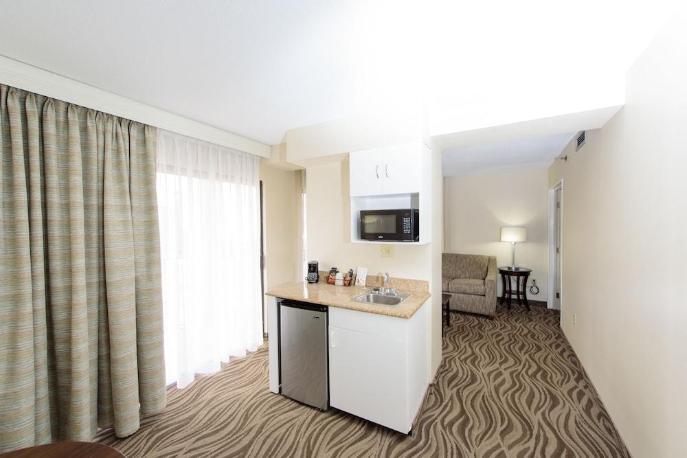 The Breakers Hotel & Suites photo 28