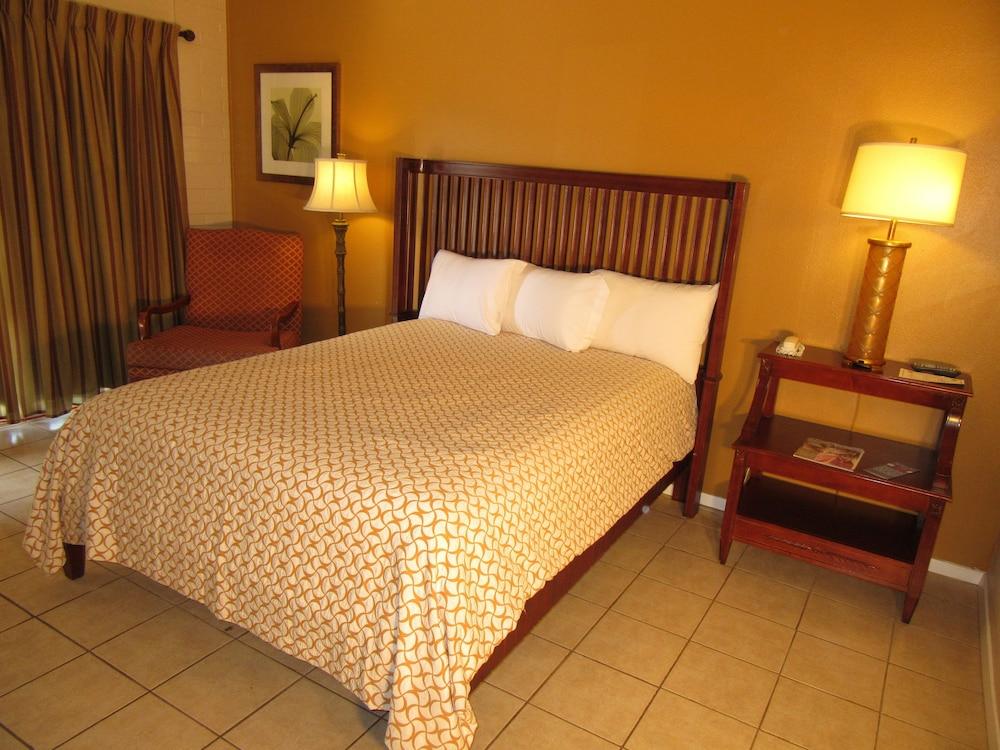 El Patio Inn photo 23