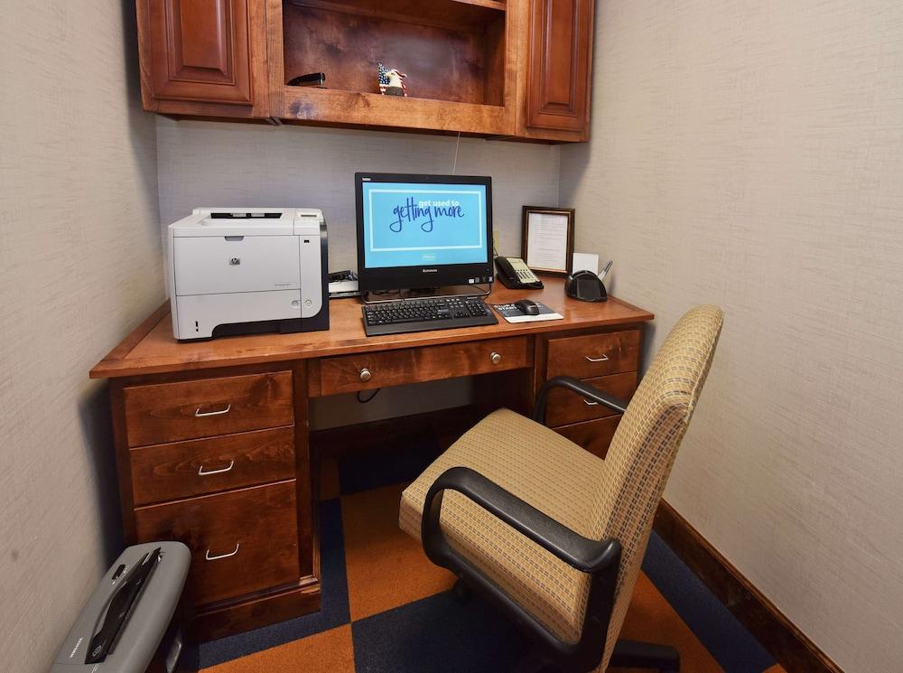 Hampton Inn Alexander City photo 23