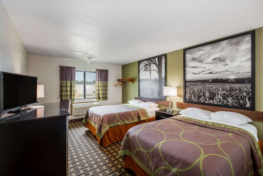 Super 8 by Wyndham Wayne photo 8