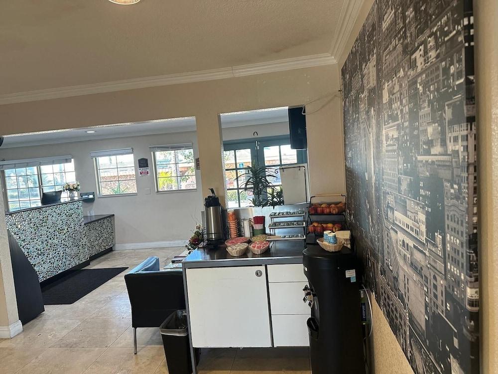Hotel Avenida - Oceanside Camp Pendleton photo 17