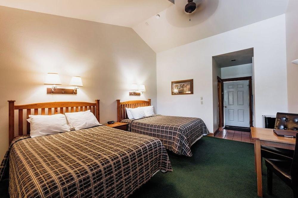 Chico Hot Springs Resort & Day Spa photo 15