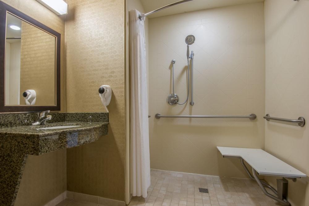 Holiday Inn Express Hotel & Suites Clovis by IHG photo 52